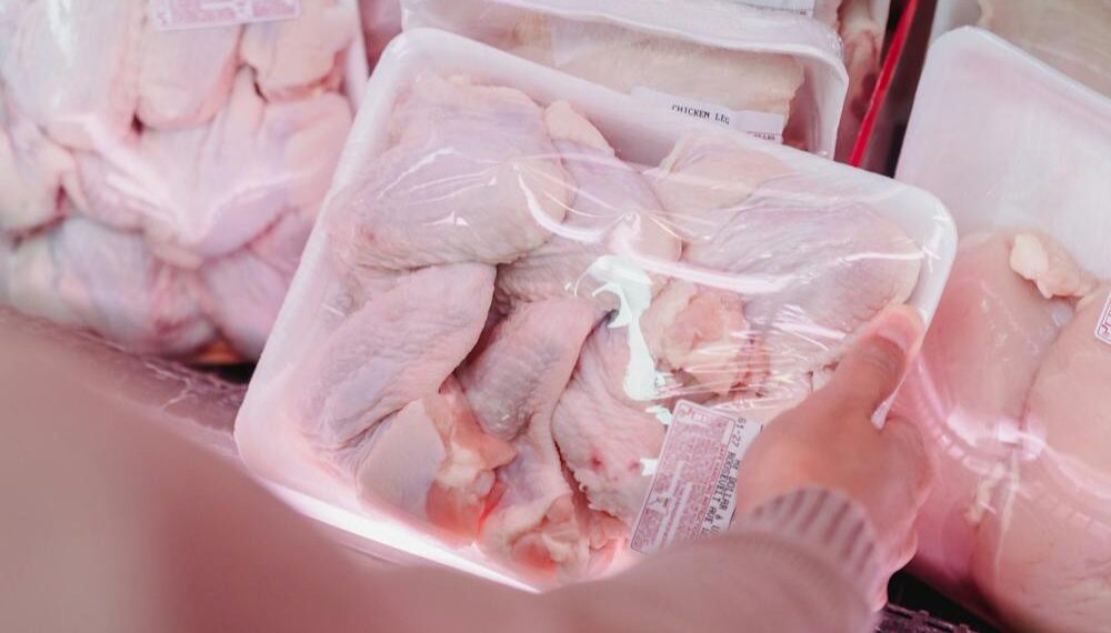 وزارة الزراعة الأمريكية تطلب تقليل مستويات السالمونيلا في بعض منتجات الدجاج المجمدة