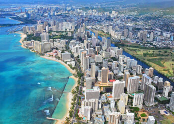 تقرير جديد يكشف عن أكثر 6 مدن أماناً يمكن للمسافرين الأمريكيين زيارتها في عام 2024