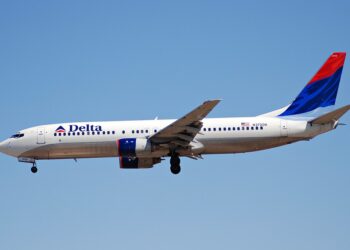 شركتا Delta و Southwest تحصلان على تصنيف مميز في استطلاع رأي حول شركات الطيران