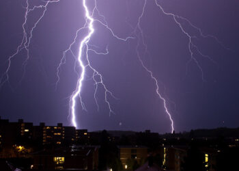 الحكم على رجل في كيبيك بالسجن لمدة 20 شهراً بتهمة تهديد رئيس الوزراء وشخصيات حكومية أخرى