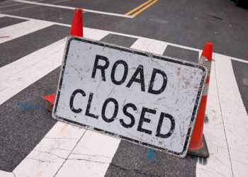 إغلاق العديد من الطرق بعد قيام شخص مجهول بإلقاء مادة زيتية عمداً في West Bloomfield