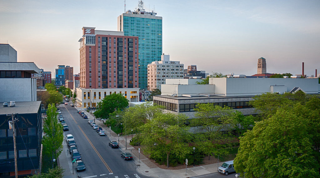 الموافقة على خطة لتسريح أكثر من 140 موظف وخفض 20 مليون دولار من عجز الميزانية في مدارس Ann Arbor العامة