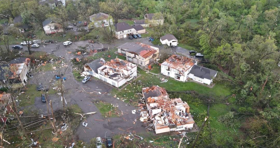 الحاكمة “غريتشن ويتمر” تعلن حالة الطوارئ في جنوب غرب ميشيغان بعد العواصف الشديدة التي ضربت المنطقة