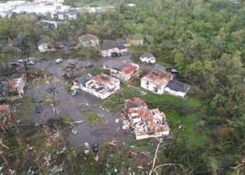 الحاكمة “غريتشن ويتمر” تعلن حالة الطوارئ في جنوب غرب ميشيغان بعد العواصف الشديدة التي ضربت المنطقة