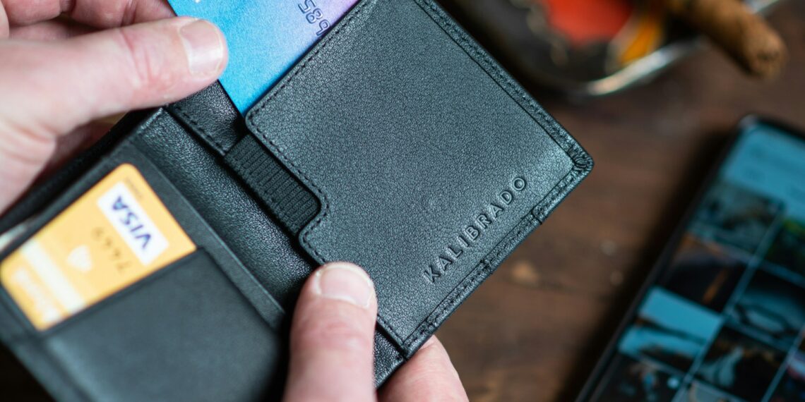 تقرير: ديون بطاقات الائتمان الخاصة بجيل الشباب أكبر من أي جيل سبقهم