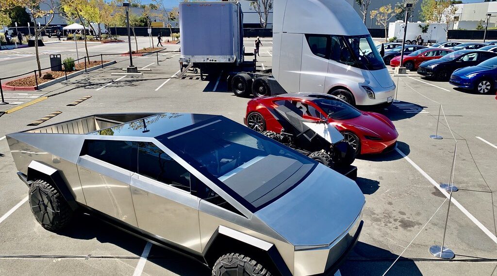 استدعاء سيارة Cybertruck من Tesla للمرة الرابعة في الولايات المتحدة