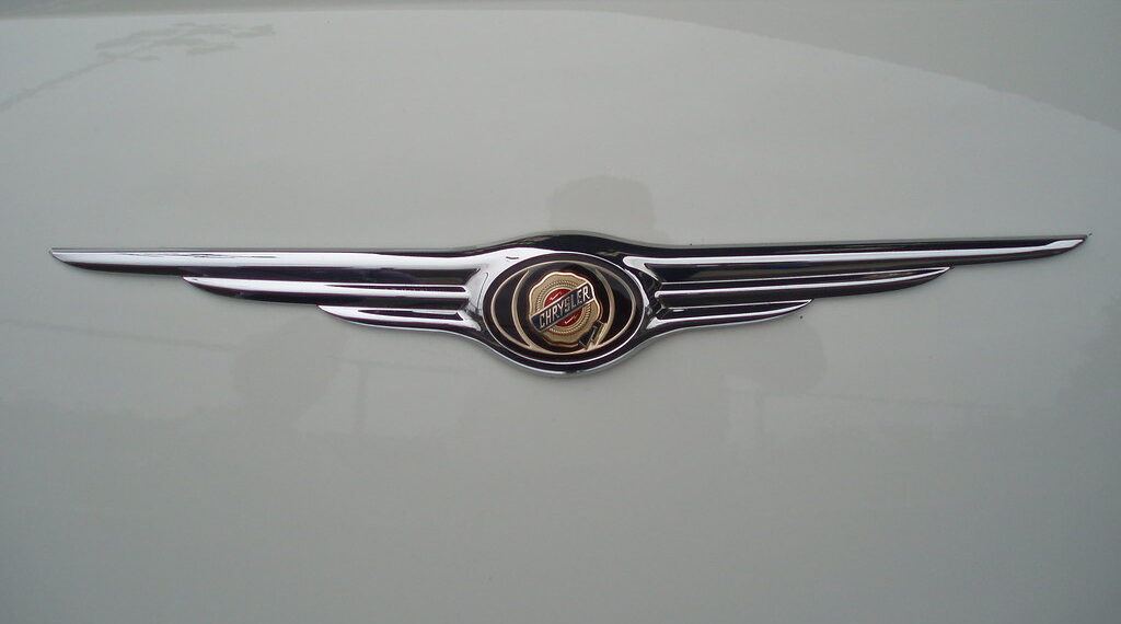 شركة Chrysler تستدعي أكثر من مليون سيارة بسبب مشاكل في شاشة عرض الكاميرا الخلفية