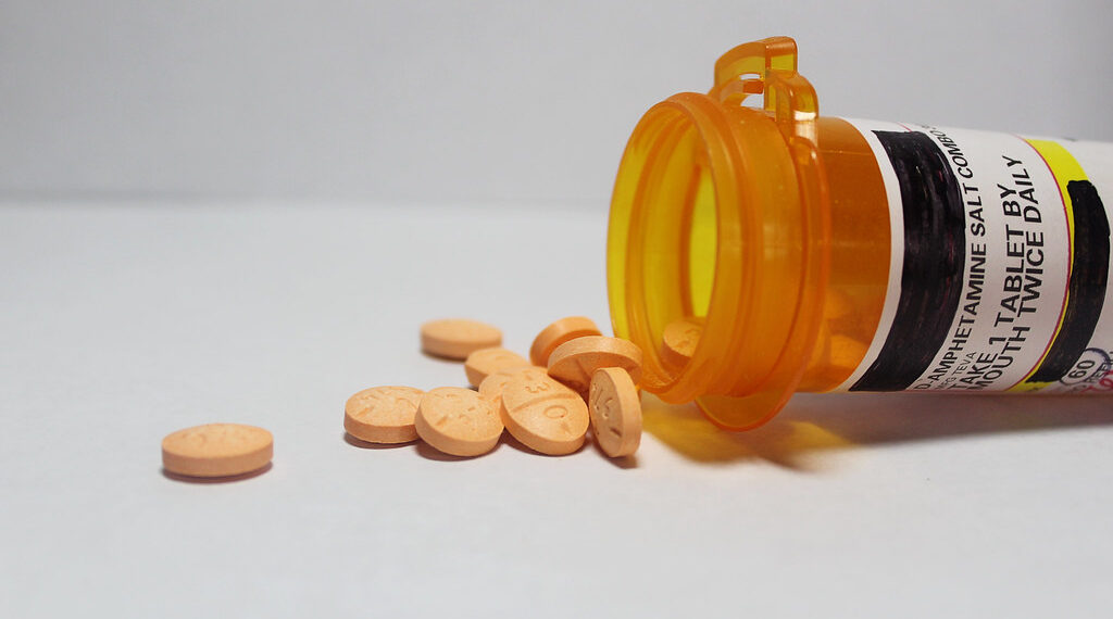اتهام أحد شركات الصحية النفسية على خلفية تسهيل الوصول إلى عقار Adderall المسبب للإدمان