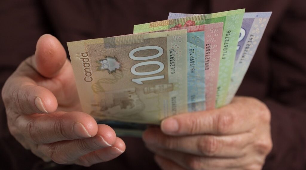 تفاصيل المساعدات الحكومية التي سيحصل عليها الكنديون في صيف عام 2024