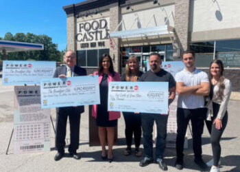 نادي يانصيب في ميشيغان يفوز بجائزة Powerball الكبرى بقيمة 842 مليون دولار