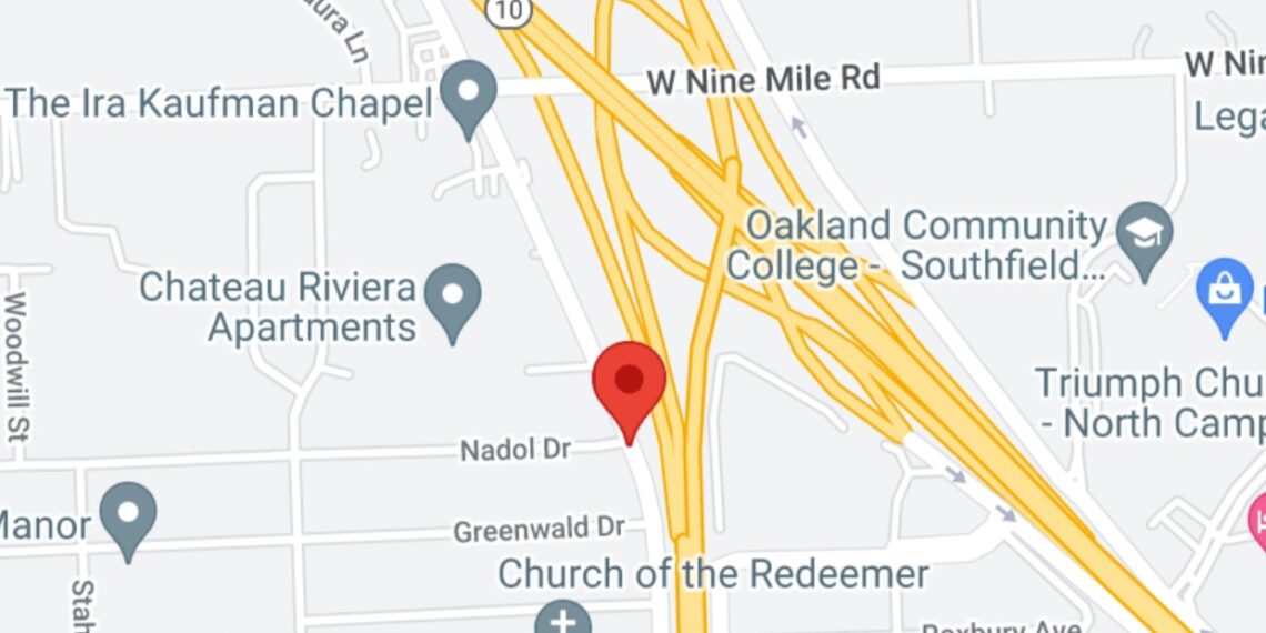 دخول امرأة إلى المستشفى إثر إصابتها بالرصاص عدة مرات في Southfield