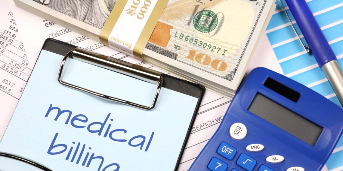 إدارة بايدن تخطط لمنع إدراج الديون الطبية في التقارير الائتمانية للمواطنين الأمريكيين