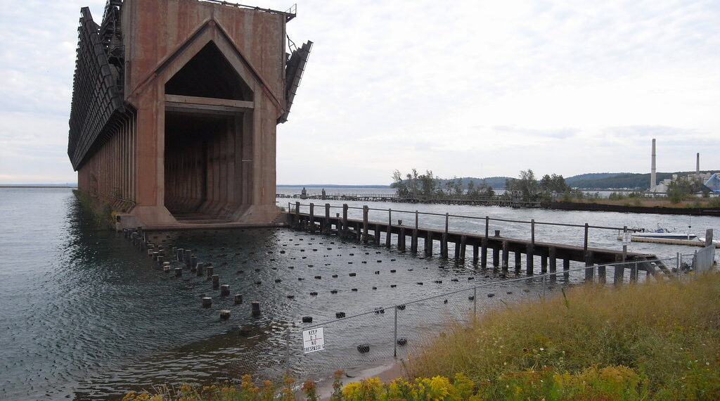 إغلاق بحيرة Ore في مقاطعة Livingston على خلفية تسرب مياه الصرف الصحي