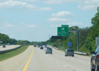 مشروع تجريبي جديد يتضمن أول طريق ذكي في ميشيغان