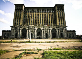 جولات المعلم التاريخي Michigan Central متاحة للزوار طوال فصل الصيف