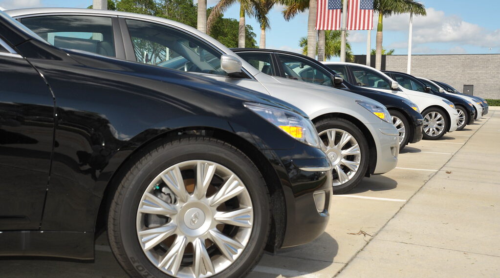 نظرة على متوسطات أسعار السيارات الجديدة والمستعملة في الولايات المتحدة