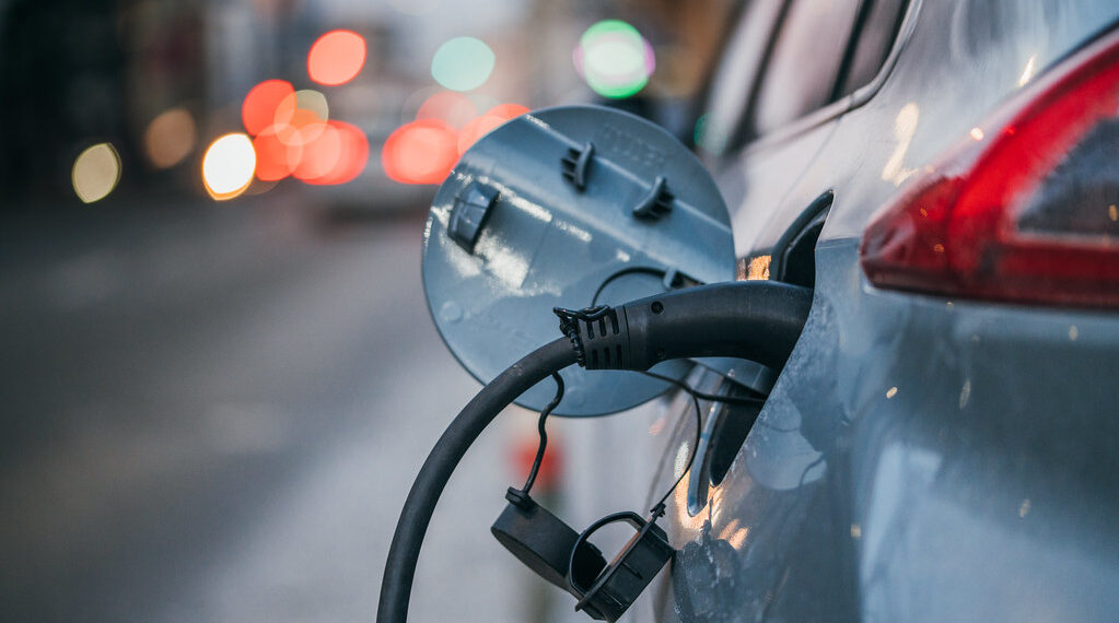 ميشيغان تستثمر 900 ألف دولار في البنية التحتية للمركبات الكهربائية