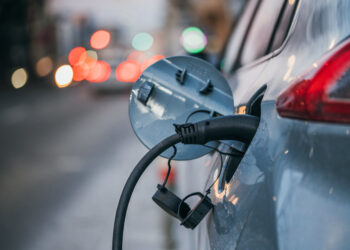 ميشيغان تستثمر 900 ألف دولار في البنية التحتية للمركبات الكهربائية