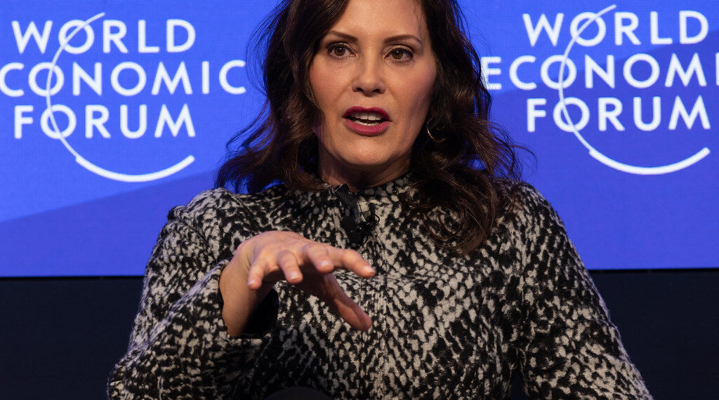 حاكمة ميشيغان تُعلن تأييدها ل”كامالا هاريس” لتحل محل جو بايدن في الانتخابات الرئاسية