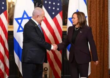 نائبة الرئيس الأمريكي “كاميلا هاريس” تحث نتنياهو على التوصل إلى اتفاق لوقف إطلاق النار