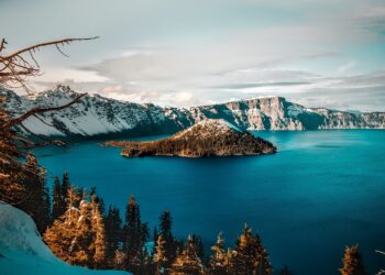بحيرة Crater تتصدر قائمة المناطق الخلابة والرائعة في الولايات المتحدة لعام 2024