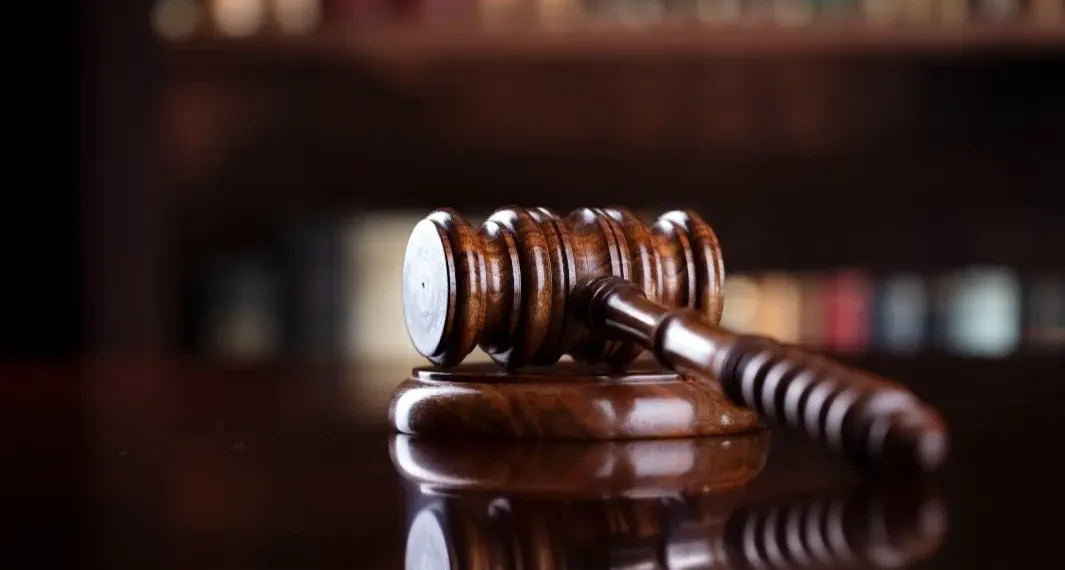 امرأة في ميشيغان تنتحل صفة ممرضة مسجلة وتتهرب من تنفيذ أحكام جزائية صدرت بحقها