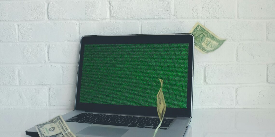 ما هي أداة “التسعير عن طريق المراقبة/surveillance pricing” وكيف يمكن أن تؤثر على الفواتير الخاصة بك