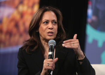 هل يمكن لكامالا هاريس الفوز بأصوات الناخبين العرب الأميركيين الساخطين على جو بايدن