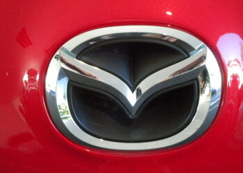 تحذيرات من قيادة سيارات مازدا وفورد القديمة بسبب مشاكل في الوسائد الهوائية