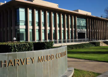 دراسة جديدة تُسلّط الضوء على أفضل الكليات من حيث القيمة في أمريكا لعام 2025