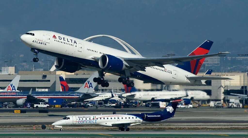 خطوط Delta الجوية تتهم مايكروسوفت في تسببهم بخسارة قدرها 500 مليون دولار