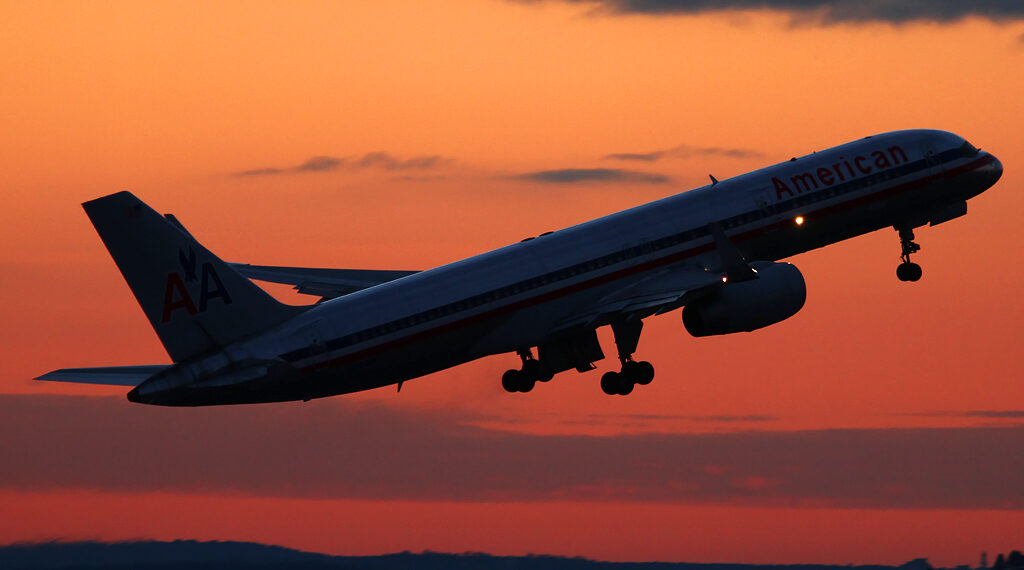 قواعد جديدة تلزم شركات الطيران برد الأموال تلقائياً للركاب عند تأخير أو إلغاء رحلاتهم الجوية