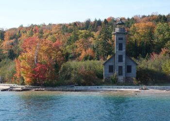 4 وجهات شاطئية لا تحظى بالتقدير الكافي يمكن للأمريكيين زيارتها هذا الخريف