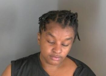 اتهام امرأة بالشروع في قتل خمسة أشخاص عن طريق الحرق العمد في مقاطعة Macomb