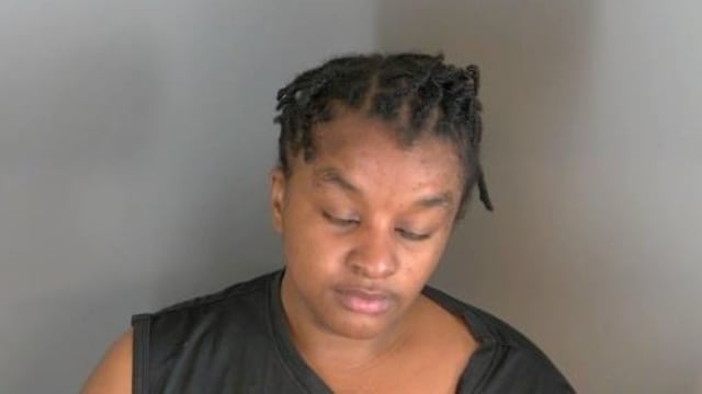 اتهام امرأة بالشروع في قتل خمسة أشخاص عن طريق الحرق العمد في مقاطعة Macomb