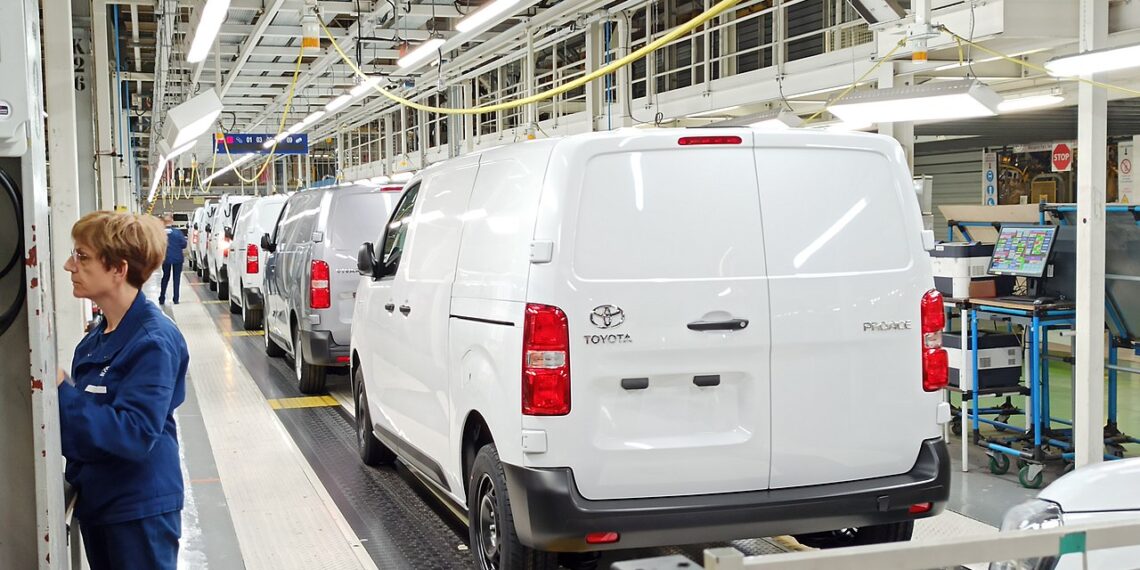 توقعات بتسريح أكثر من 2000 عامل في مصنع Stellantis للسيارات في ديترويت