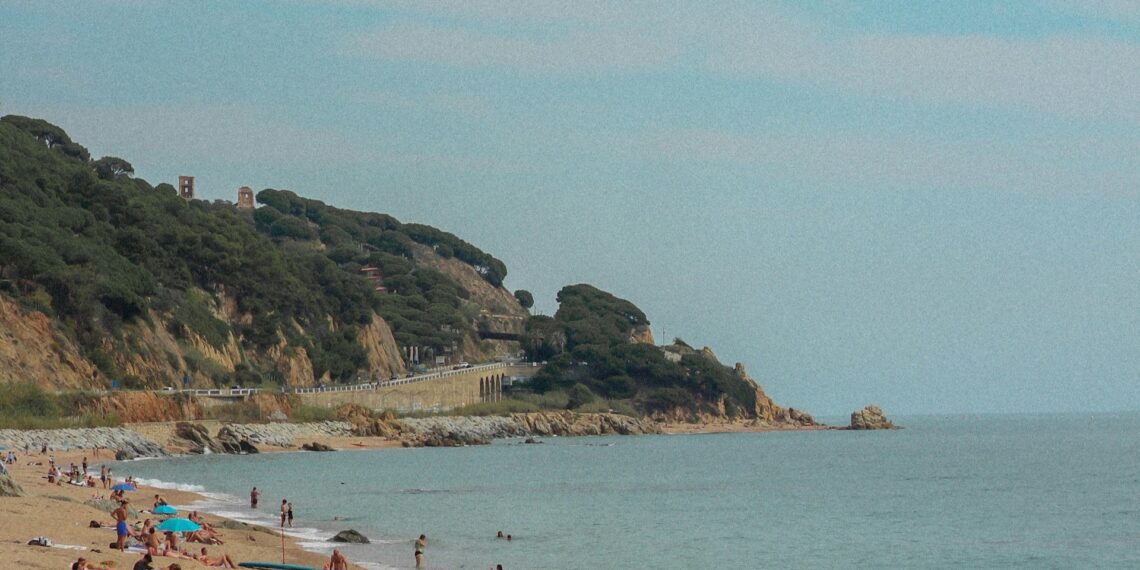 4 وجهات شاطئية أوروبية يمكن للأمريكيين السفر إليها هذا الخريف