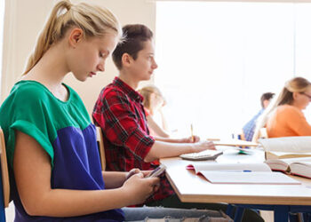 مدارس Northville العامة تحظر استخدام الهواتف المحمولة في الفصول الدراسية