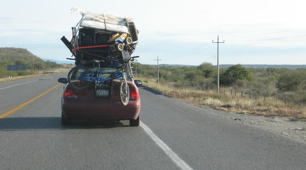 تقرير: انخفاض معدل انتقال الأمريكيين من مكان سكنهم إلى أدنى مستوى له منذ عقود