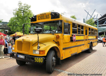 كل ما تحتاج لمعرفته بخصوص قوانين حافلات المدارس في ميشيغان