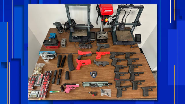 اعتقال طفل على خلفية ضبط أسلحة مطبوعة بتقنية الطباعة ثلاثية الأبعاد في ديترويت