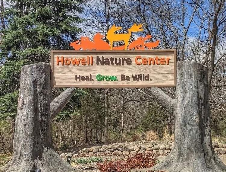 وفاة صبي يبلغ من العمر 12 عاماً بسبب سقوط شجرة في مركز Howell Nature