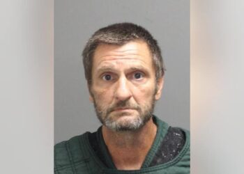 شرطة ميشيغان تلقي القبض على رجل طعن جاره حتى الموت واغتصب زوجته وابنته في Pontiac