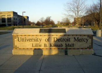 تصنيف جامعة Detroit Mercy ضمن أفضل 50 كلية في أمريكا