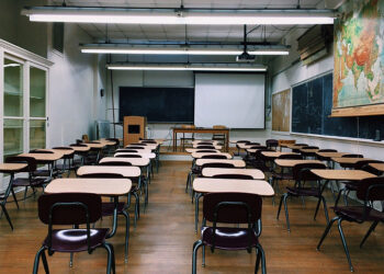 انتقادات لمستشارة في أحد مدارس ميشيغان بعد إشارتها لطالب مسلم باعتباره إرهابياً