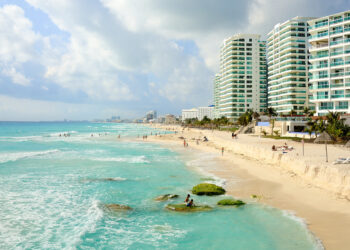 أرخص 5 وجهات مشمسة يمكن للأمريكيين السفر إليها خلال شهر أكتوبر/ تشرين الأول