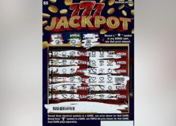 امرأة محظوظة تفوز بمبلغ 500 ألف دولار من يانصيب ميشيغان