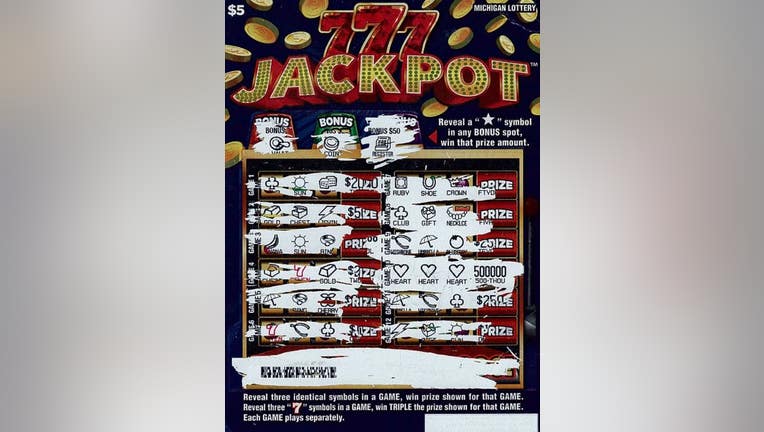 امرأة محظوظة تفوز بمبلغ 500 ألف دولار من يانصيب ميشيغان