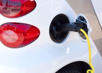 أسعار السيارات الكهربائية المستعملة تشهد انخفاضاً حاداً