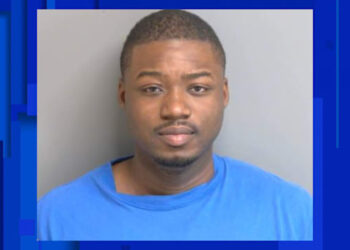 اتهام شاب يبلغ من العمر 21 عاماً بملاحقة وإطلاق النار على سيارة بداخلها 3 مراهقين في مقاطعة Macomb